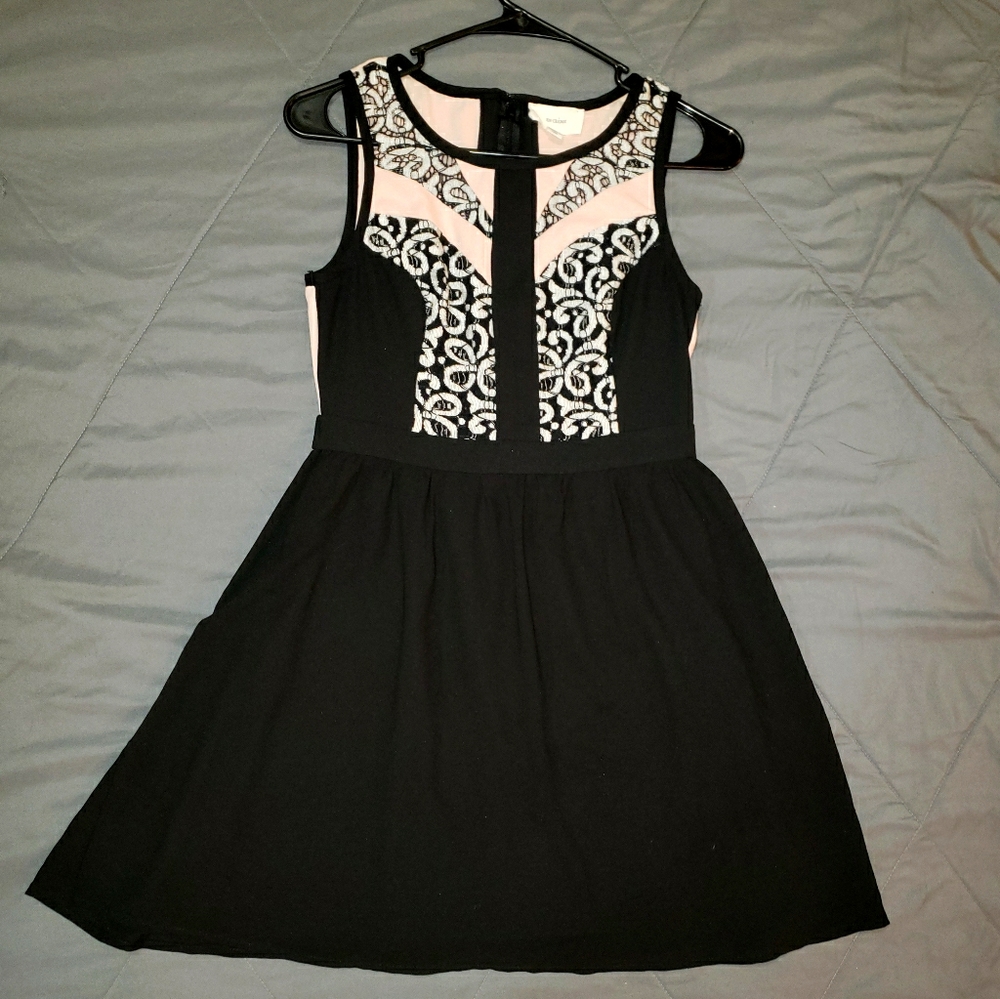 En Creme Dress black/white/pink petite